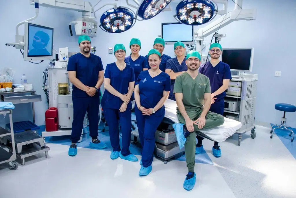 Experienced bariatric surgeon in Tijuana, Mexico, performing gastric sleeve surgeries with a focus on patient safety and successful outcomes.